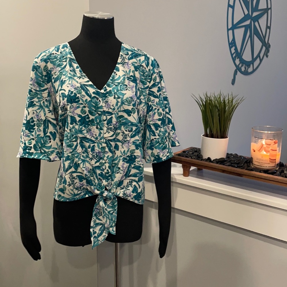 ✨NWT✨Lush Blouse